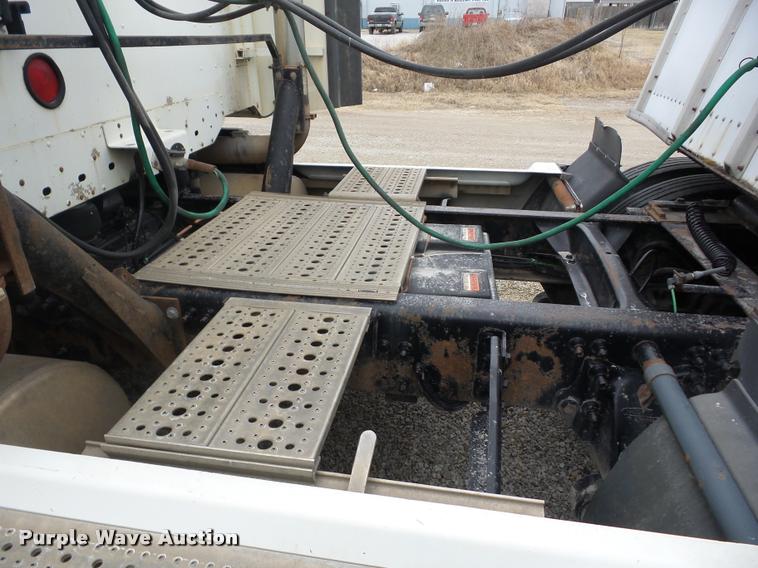 image for item AG9253 1998 Freightliner Century Class semi truck