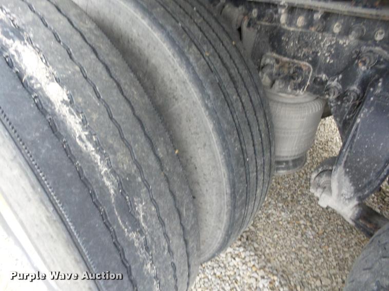 image for item AG9253 1998 Freightliner Century Class semi truck