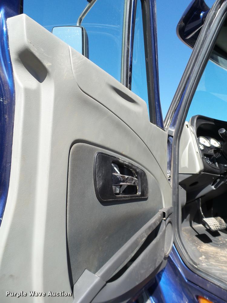 image for item BJ9274 2012 International ProStar Plus semi truck