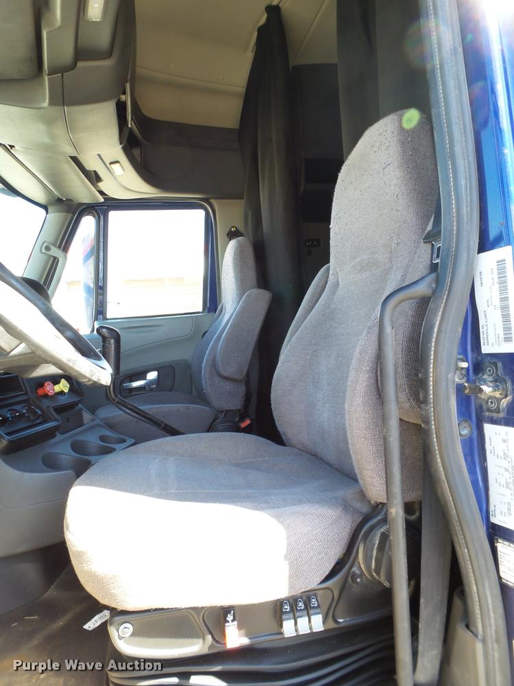 image for item BJ9274 2012 International ProStar Plus semi truck