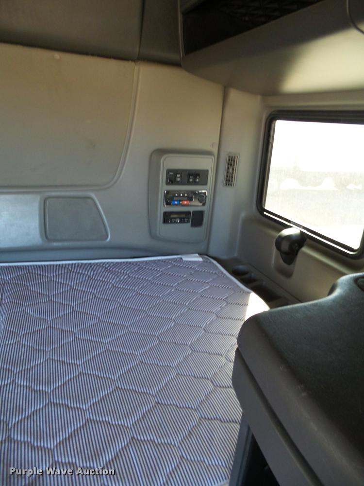 image for item BJ9274 2012 International ProStar Plus semi truck