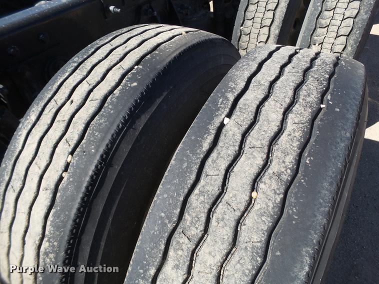 image for item BJ9275 2012 International ProStar Plus semi truck