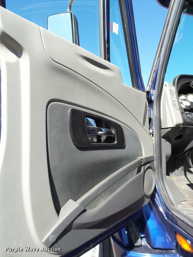 image for item BJ9275 2012 International ProStar Plus semi truck