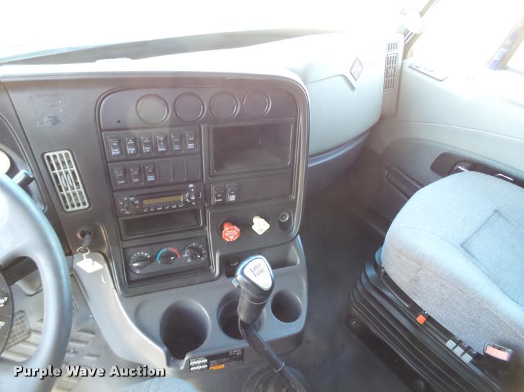 image for item BJ9275 2012 International ProStar Plus semi truck