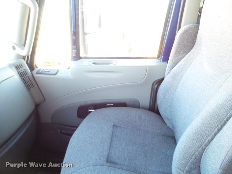 image for item BJ9275 2012 International ProStar Plus semi truck