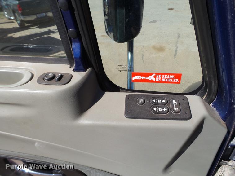 image for item BJ9275 2012 International ProStar Plus semi truck