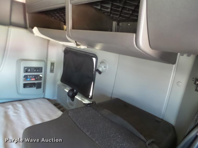 image for item BJ9275 2012 International ProStar Plus semi truck