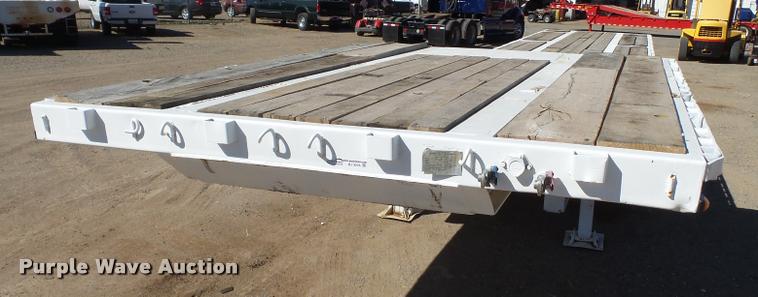 image for item BJ9276 1992 Oshkosh drop deck trailer