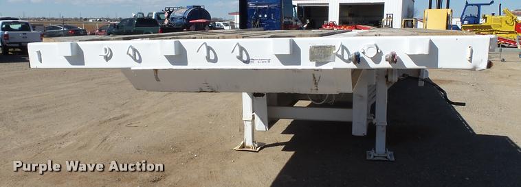 image for item BJ9276 1992 Oshkosh drop deck trailer