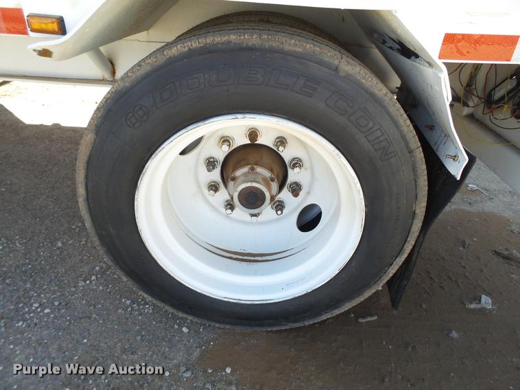 image for item BJ9276 1992 Oshkosh drop deck trailer