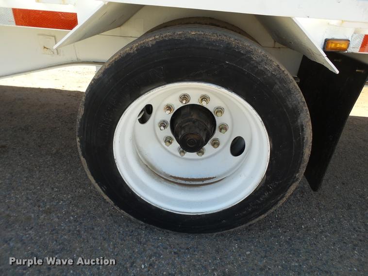 image for item BJ9276 1992 Oshkosh drop deck trailer