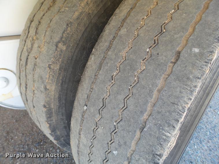 image for item BJ9276 1992 Oshkosh drop deck trailer