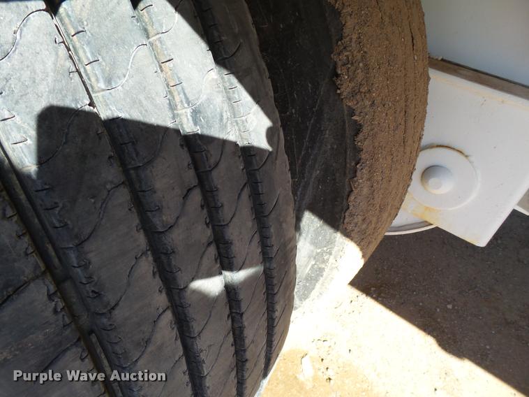 image for item BJ9276 1992 Oshkosh drop deck trailer