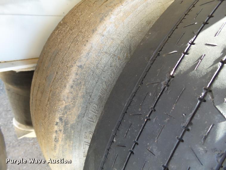 image for item BJ9276 1992 Oshkosh drop deck trailer