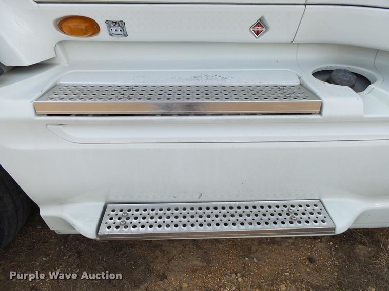 image for item DA2530 2010 International ProStar Eagle semi truck