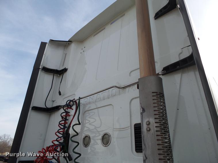 image for item DA2530 2010 International ProStar Eagle semi truck