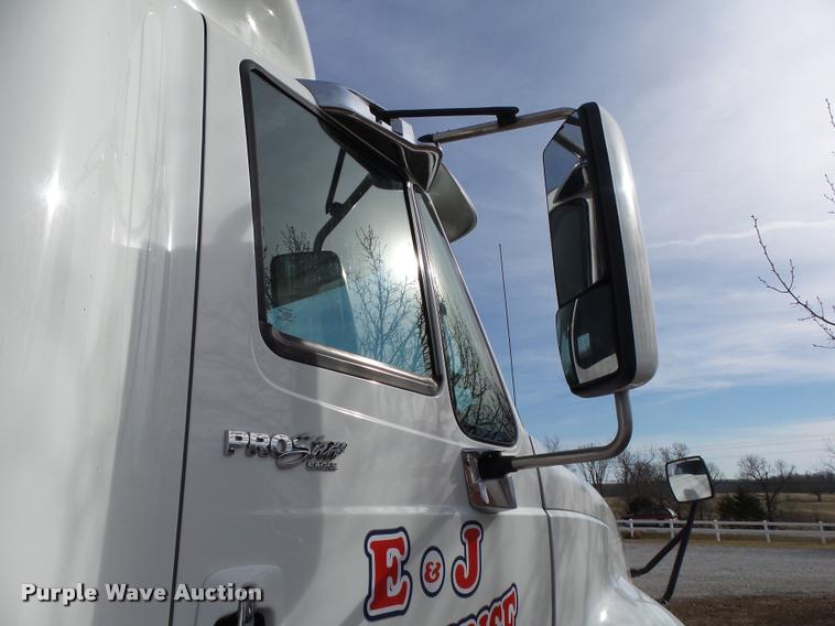 image for item DA2530 2010 International ProStar Eagle semi truck