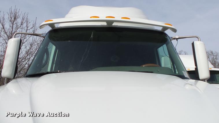 image for item DA2530 2010 International ProStar Eagle semi truck