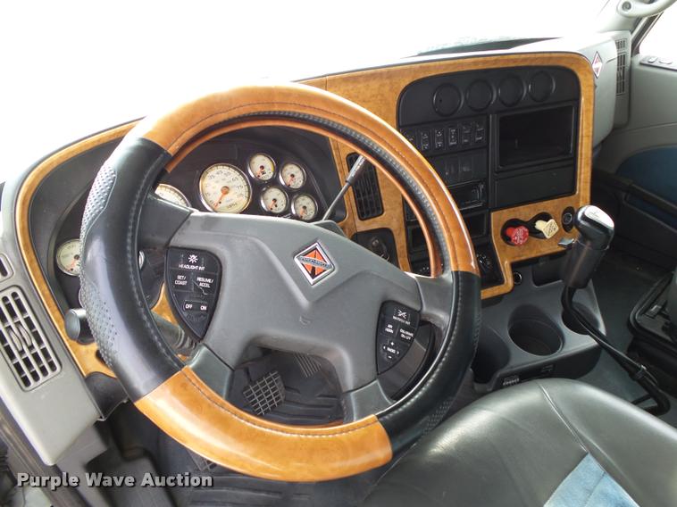 image for item DA2530 2010 International ProStar Eagle semi truck