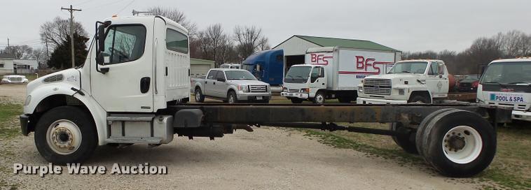 image for item DA2567 2007 Freightliner Business Class M2 truck cab and chassis