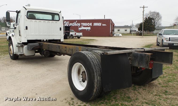 image for item DA2567 2007 Freightliner Business Class M2 truck cab and chassis