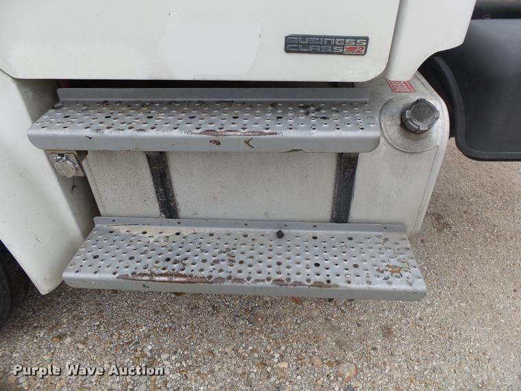 image for item DA2567 2007 Freightliner Business Class M2 truck cab and chassis