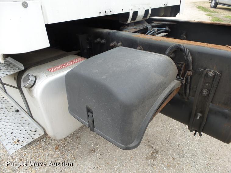 image for item DA2567 2007 Freightliner Business Class M2 truck cab and chassis