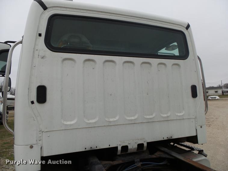 image for item DA2567 2007 Freightliner Business Class M2 truck cab and chassis
