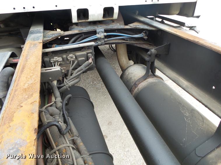 image for item DA2567 2007 Freightliner Business Class M2 truck cab and chassis