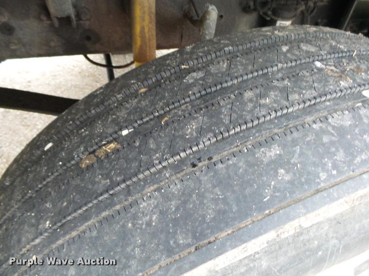 image for item DA2567 2007 Freightliner Business Class M2 truck cab and chassis