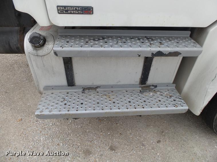 image for item DA2567 2007 Freightliner Business Class M2 truck cab and chassis