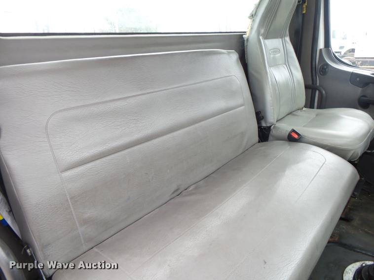 image for item DA2567 2007 Freightliner Business Class M2 truck cab and chassis