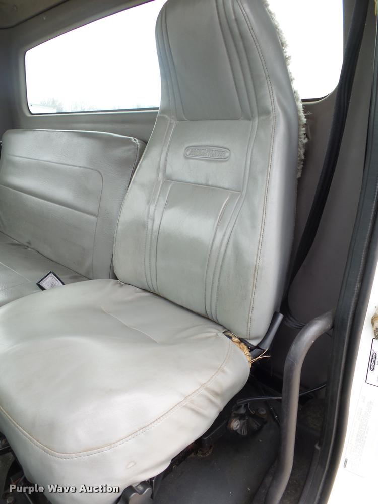 image for item DA2567 2007 Freightliner Business Class M2 truck cab and chassis