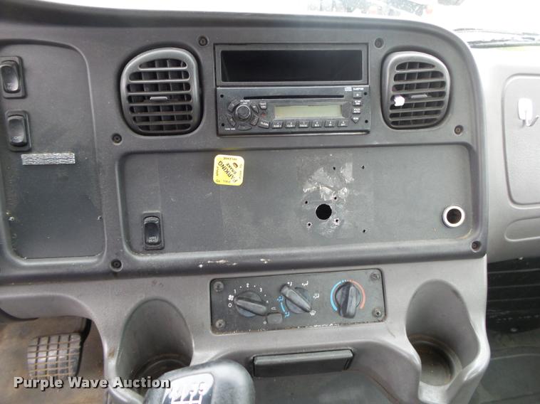 image for item DA2567 2007 Freightliner Business Class M2 truck cab and chassis