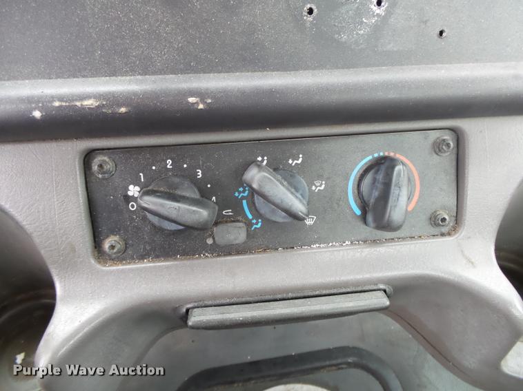 image for item DA2567 2007 Freightliner Business Class M2 truck cab and chassis