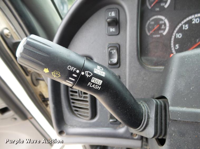 image for item DA2567 2007 Freightliner Business Class M2 truck cab and chassis