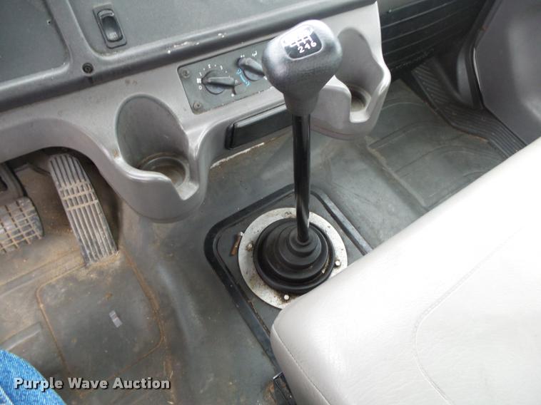 image for item DA2567 2007 Freightliner Business Class M2 truck cab and chassis