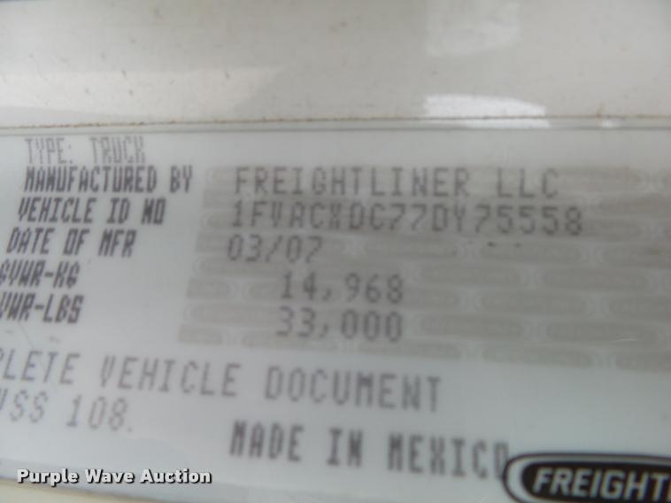 image for item DA2567 2007 Freightliner Business Class M2 truck cab and chassis