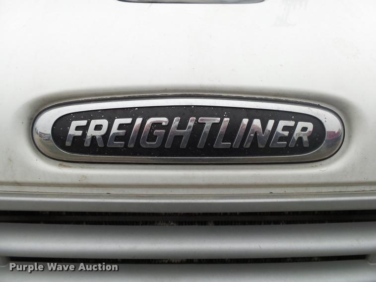 image for item DA2567 2007 Freightliner Business Class M2 truck cab and chassis