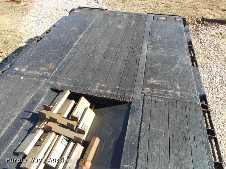 image for item DA2585 2002 Doonan 482DB146 drop deck trailer