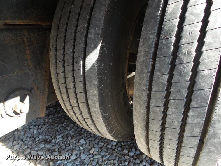 image for item DA2585 2002 Doonan 482DB146 drop deck trailer