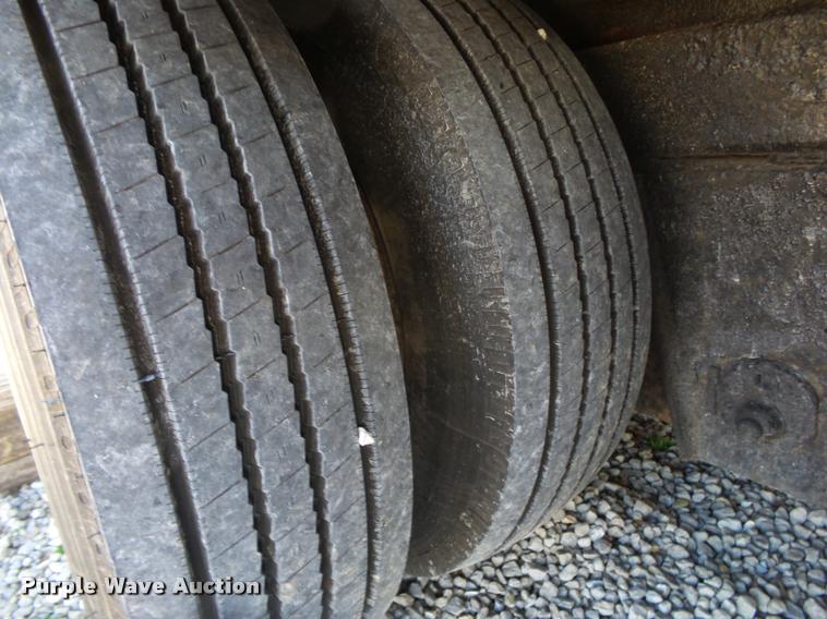 image for item DA2585 2002 Doonan 482DB146 drop deck trailer