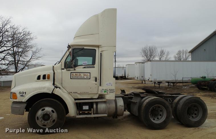 image for item DA7250 1997 Ford AT9513 Aeromax 113 semi truck