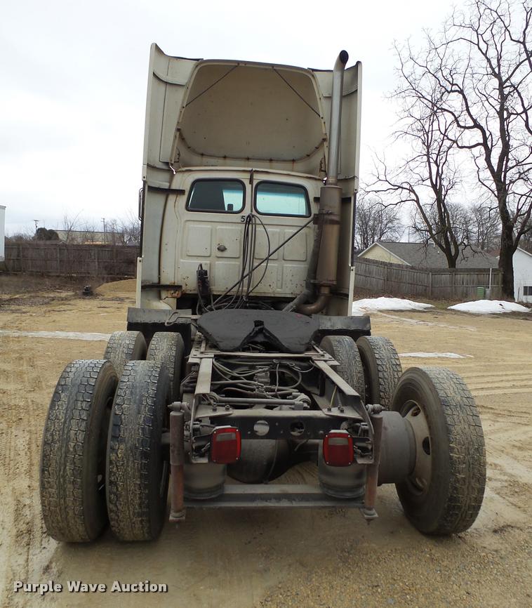 image for item DA7250 1997 Ford AT9513 Aeromax 113 semi truck