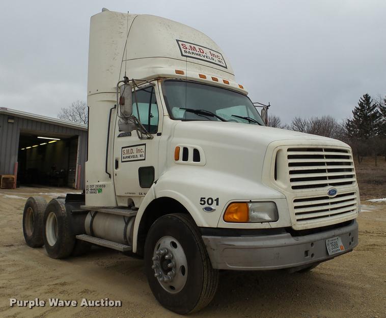 image for item DA7250 1997 Ford AT9513 Aeromax 113 semi truck