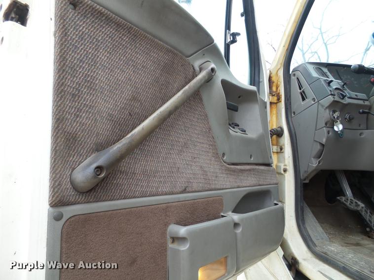 image for item DA7250 1997 Ford AT9513 Aeromax 113 semi truck