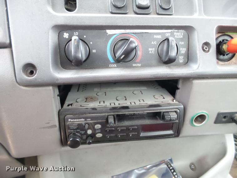 image for item DA7250 1997 Ford AT9513 Aeromax 113 semi truck