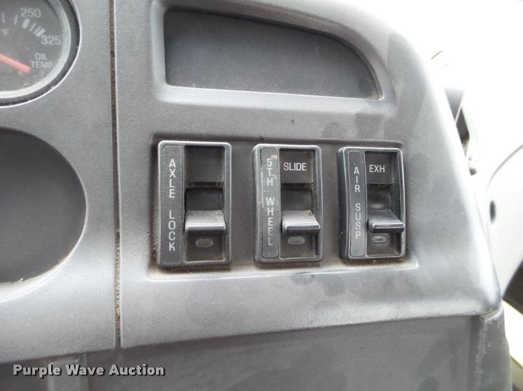 image for item DA7250 1997 Ford AT9513 Aeromax 113 semi truck