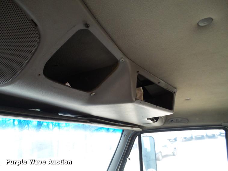 image for item DA7250 1997 Ford AT9513 Aeromax 113 semi truck