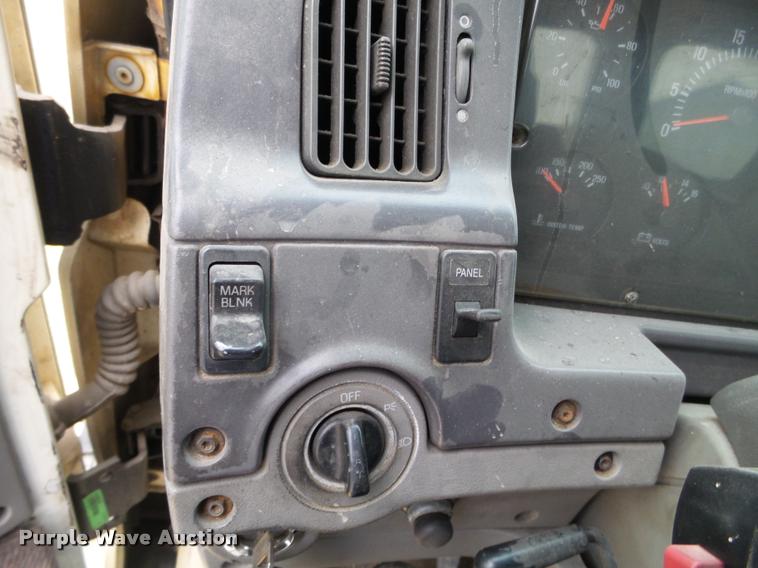 image for item DA7250 1997 Ford AT9513 Aeromax 113 semi truck